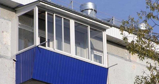 Установка крыши с выносом балкона